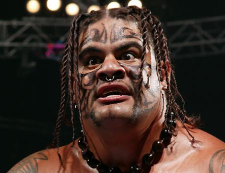 VIDEO WWE , UMAGA DETRUIT SHAWN MICHEAL