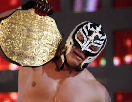 REY MYSTERIO JUNIOR AVEC LE TITRE SMACKDOWN